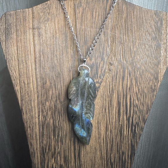 Long Rainbow Flash Labradorite Leaf Pendant Necklace on Stainless Steel Chain - Picture 5 of 13